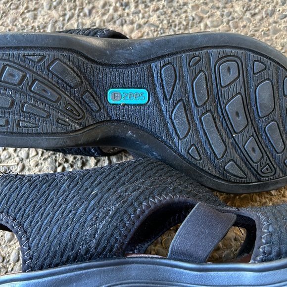 zees shoes open toe & heel. Elastic upper for stretch Sz 8 - Picture 7 of 7